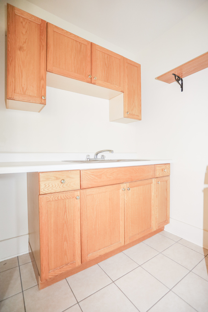 1100 West Roscoe Street, Unit 35 Chicago, IL 60657 - Photo 4 of 7