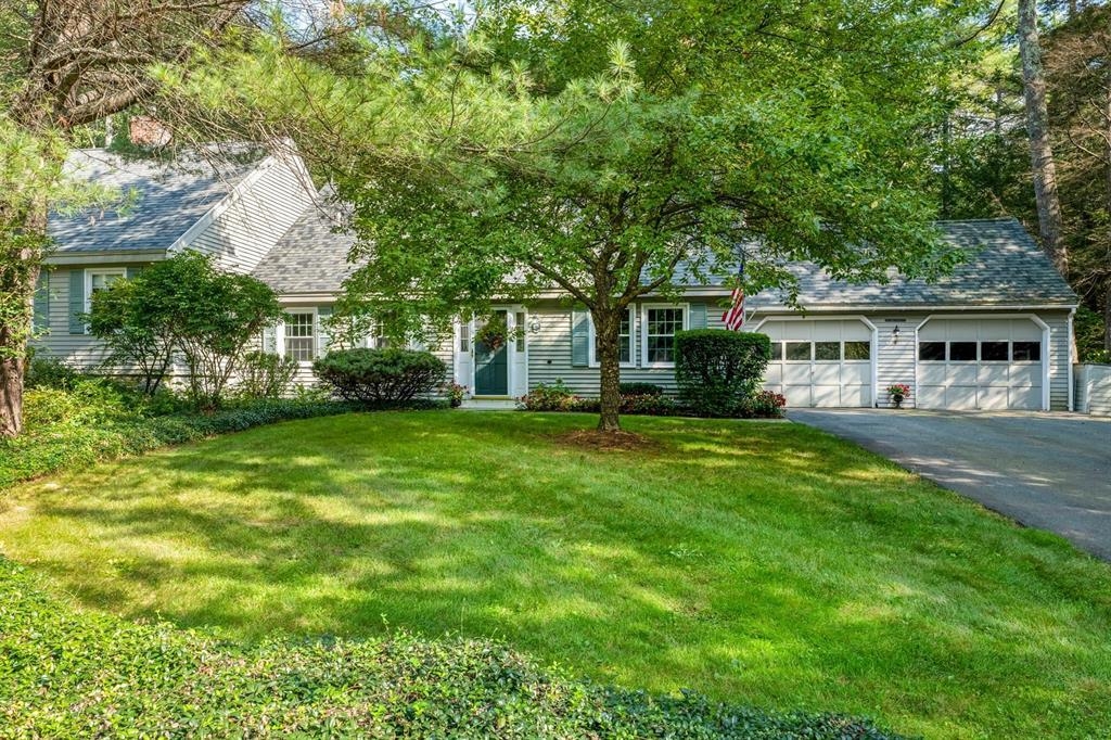 8 Laurel Circle Wolfeboro, NH 03894 - Photo 2 of 39