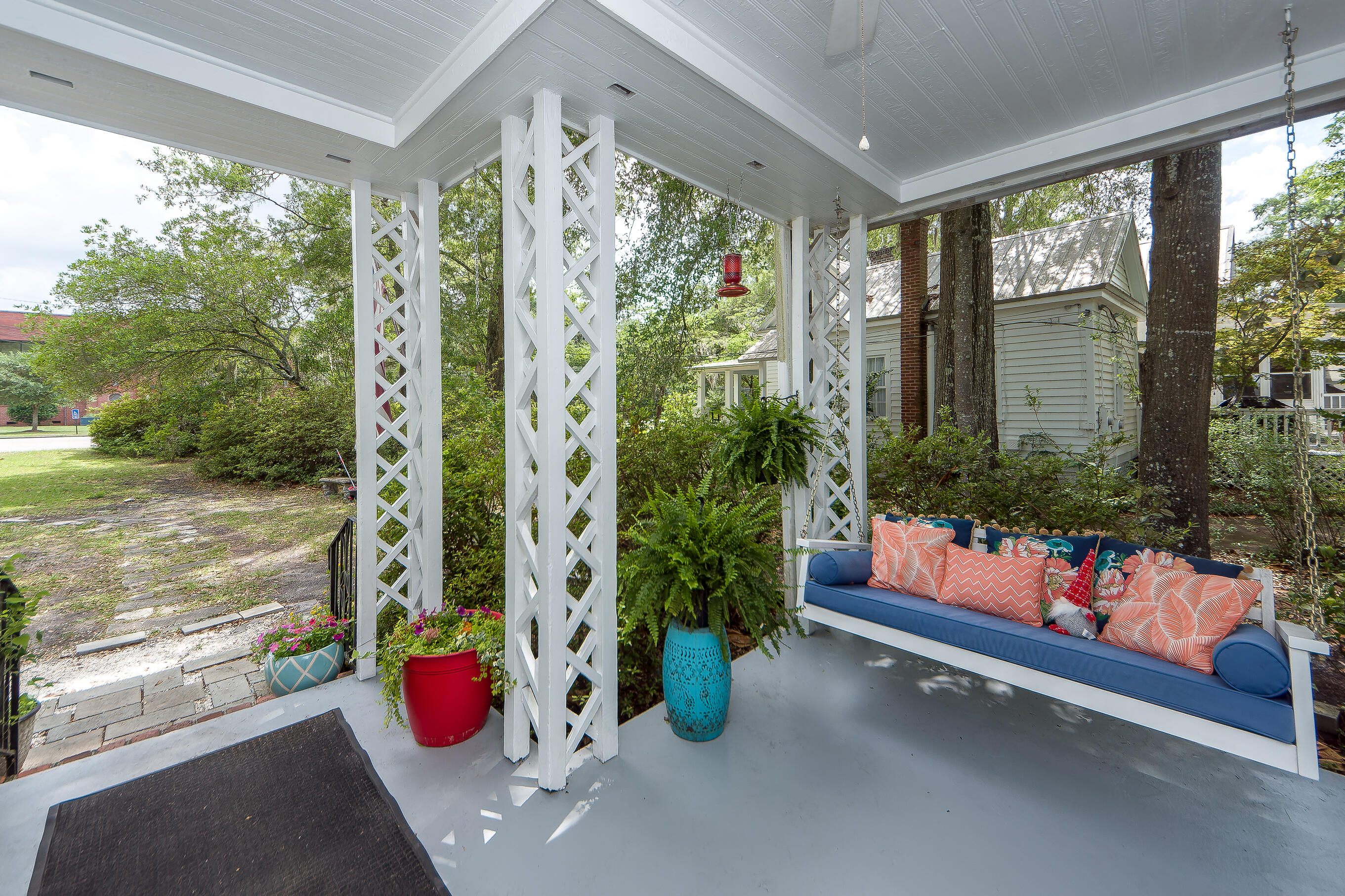 495 Hampton Street Walterboro, SC 29488 - Photo 4 of 53 04