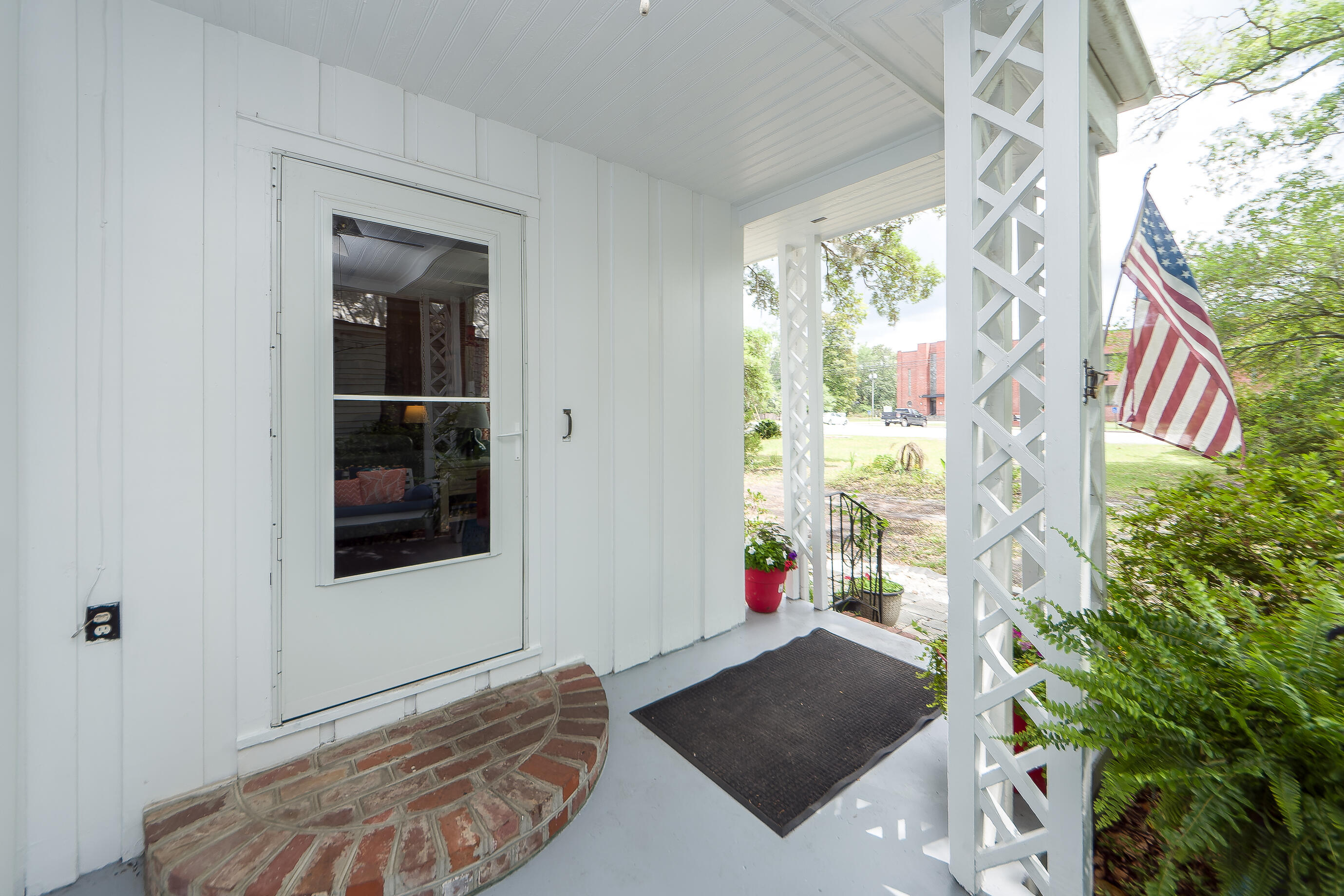 495 Hampton Street Walterboro, SC 29488 - Photo 5 of 53 05