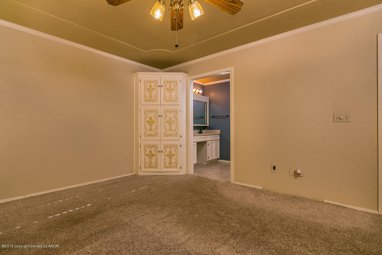 5105 Navajo Trail Amarillo, TX 79110 - Photo 12 of 20 Master Bedroom into Master Bath