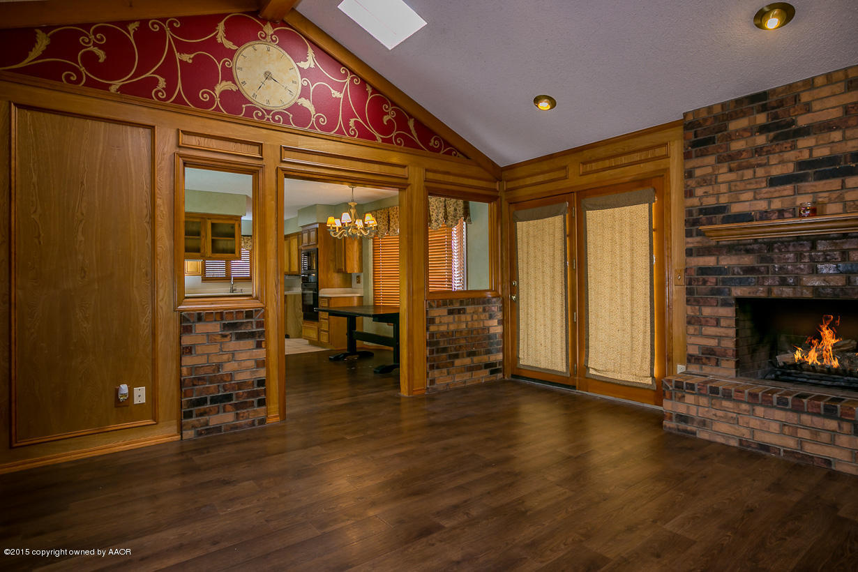 5105 Navajo Trail Amarillo, TX 79110 - Photo 5 of 20 Living Area to kitchen/dining