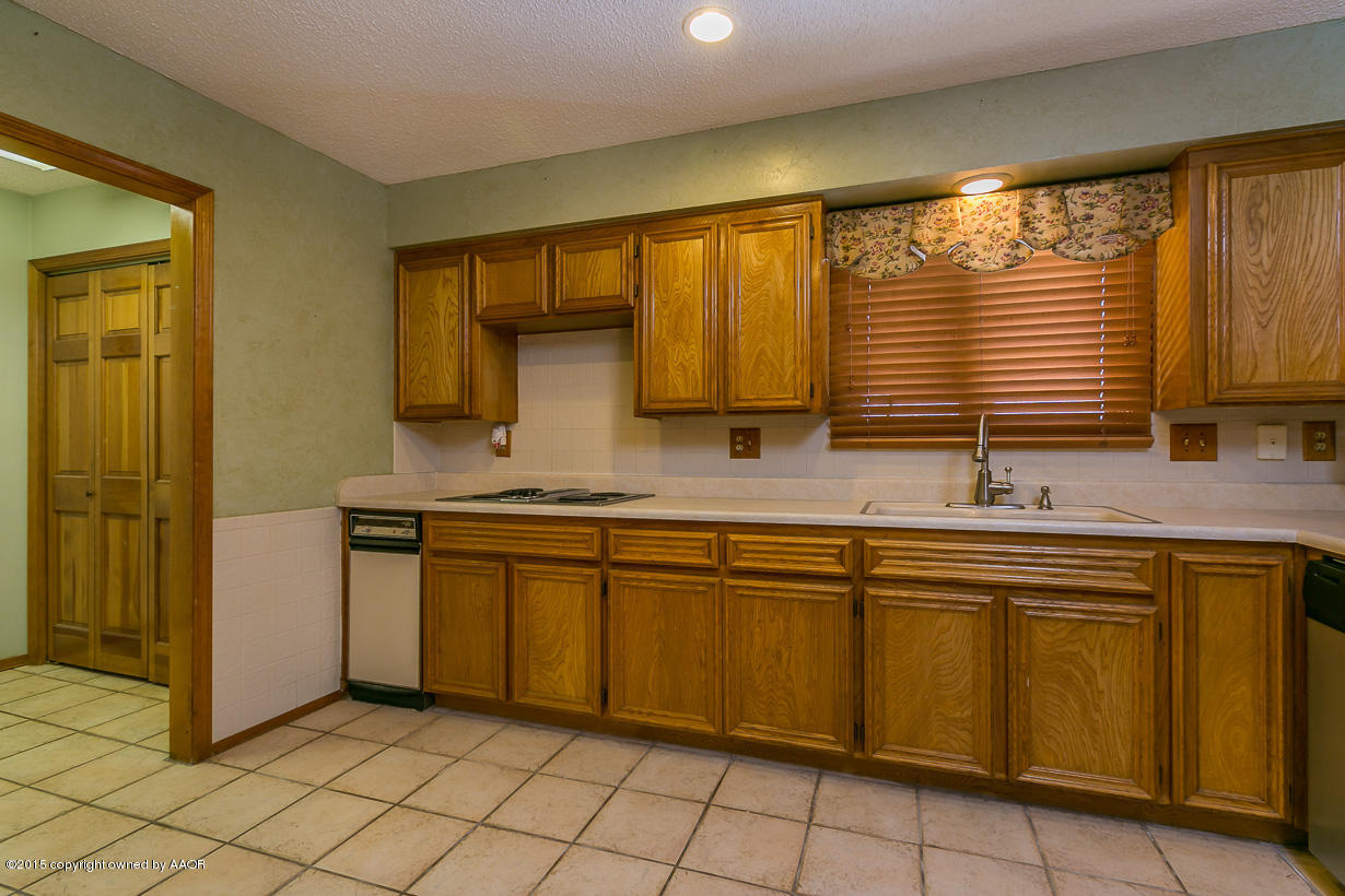 5105 Navajo Trail Amarillo, TX 79110 - Photo 8 of 20 Kitchen