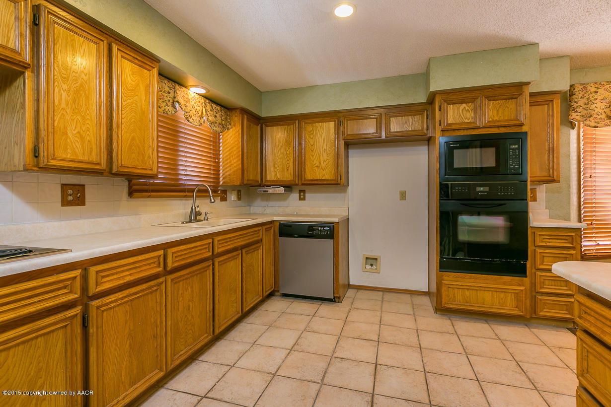 5105 Navajo Trail Amarillo, TX 79110 - Photo 9 of 20 Kitchen