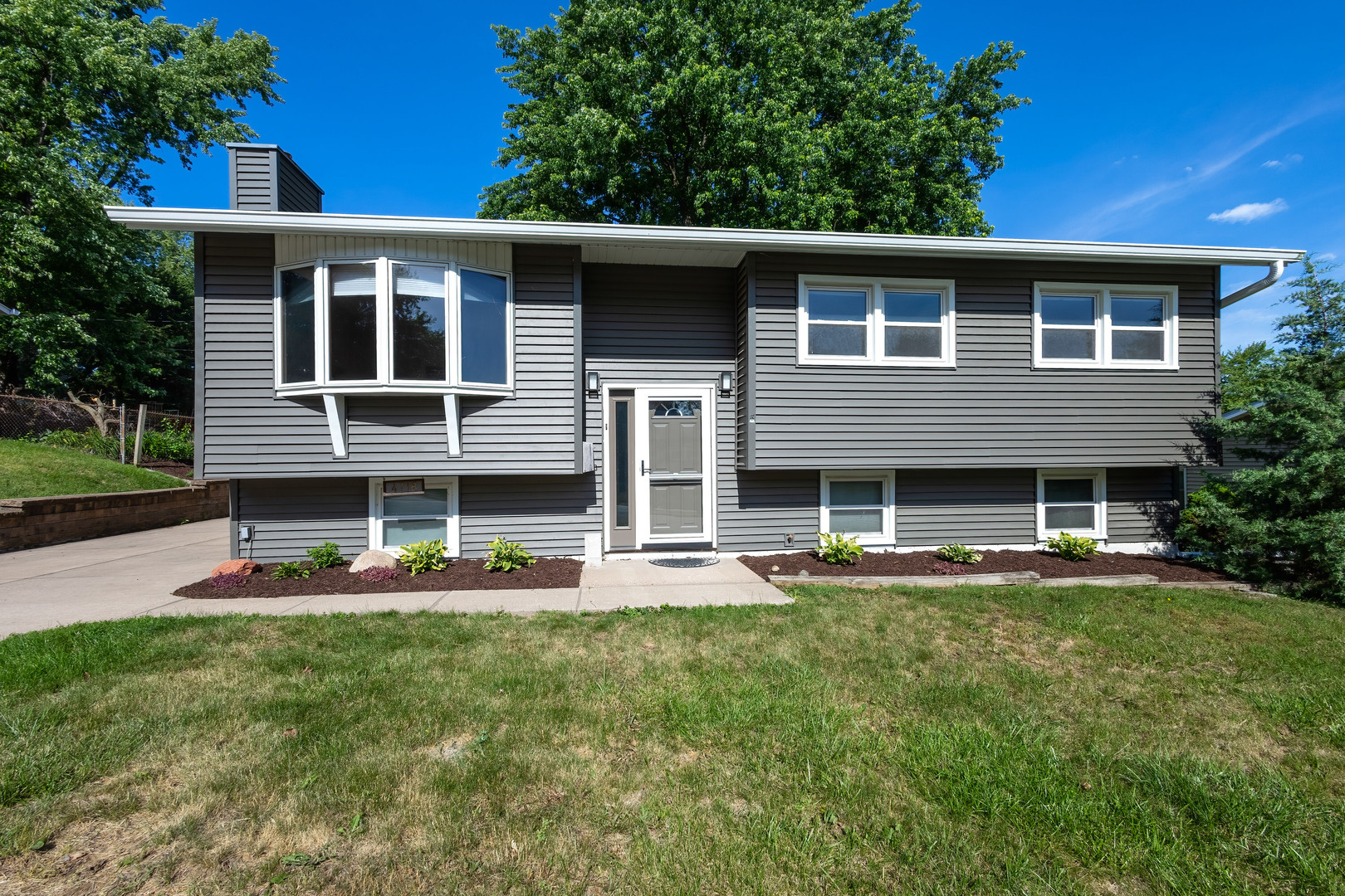 4718 North Ripley Street Davenport, IA 52806 - Photo 2 of 41
