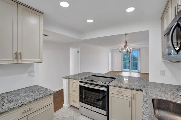 $1,950 | 5700 Northwest 2nd Avenue, Unit 408, Boca Raton, FL 33487