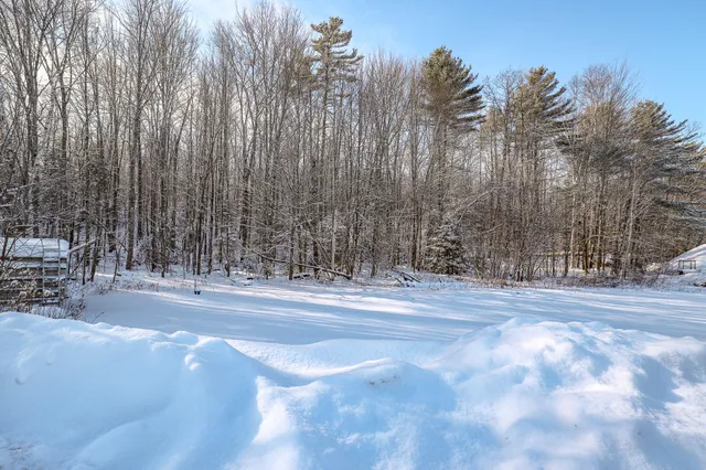 $145,900 | 19 Knox Road, Peru, ME 04290