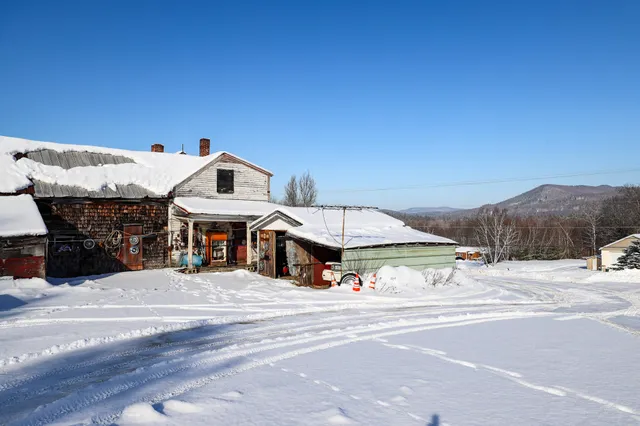 $145,900 | 19 Knox Road, Peru, ME 04290