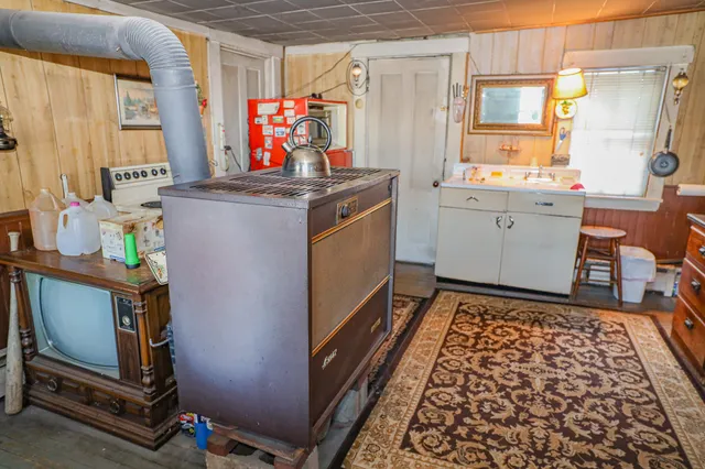 $145,900 | 19 Knox Road, Peru, ME 04290