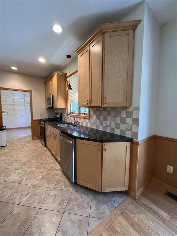 20 Gaspee Street Chicopee, MA 01013 - Photo 7 of 30