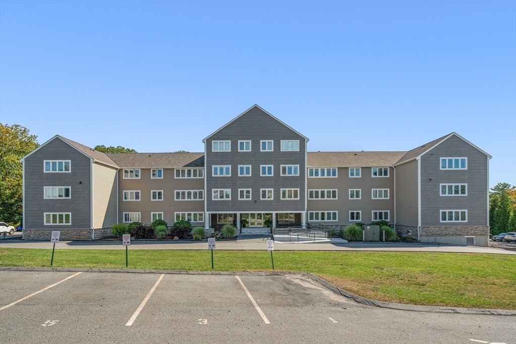 38 Dunham Road, Unit 204 Beverly, MA 01915 - Photo 27 of 28 Gallery Image 27