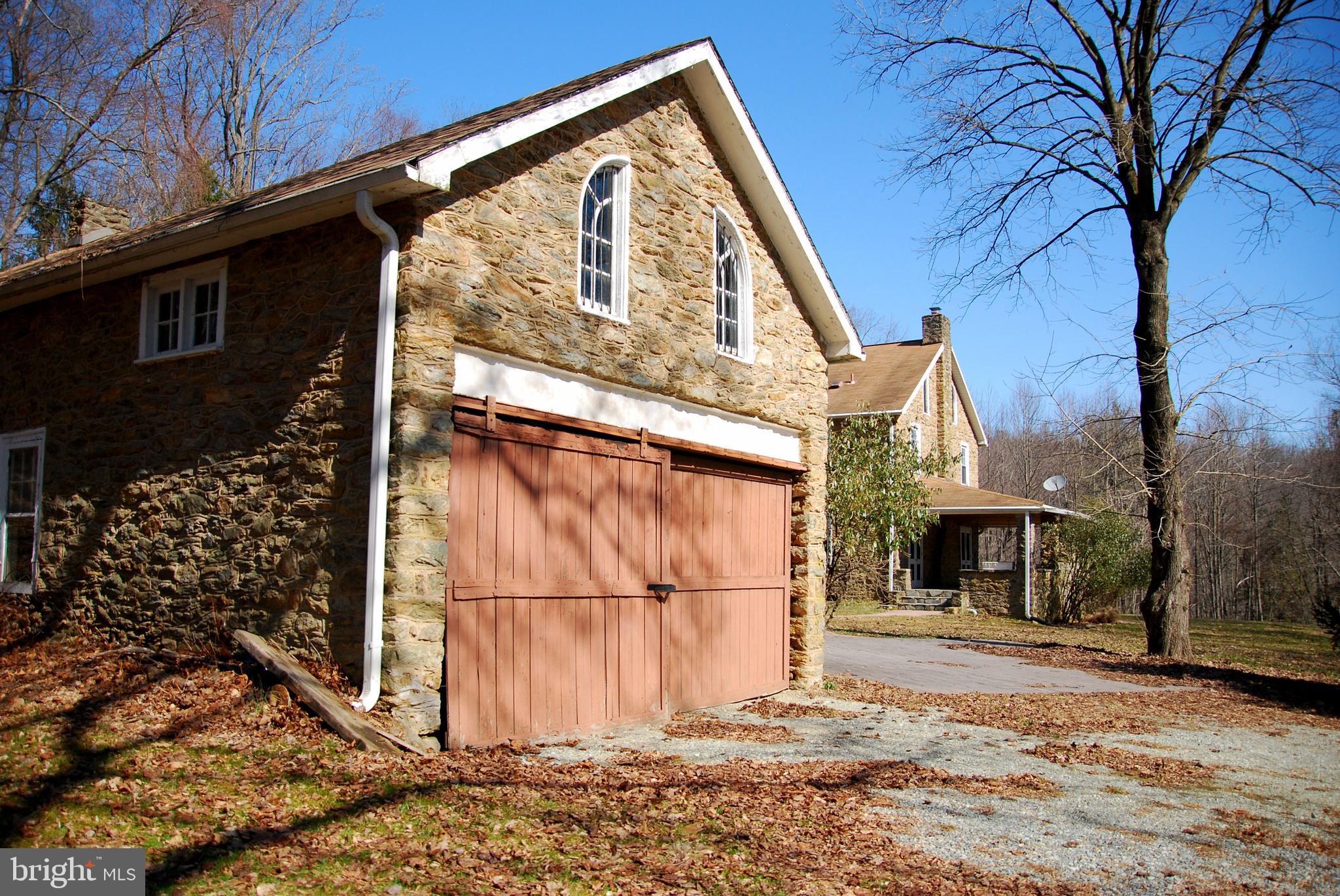 490 Willow Road Nottingham, PA 19362 - Photo 10 of 50 Front of garage