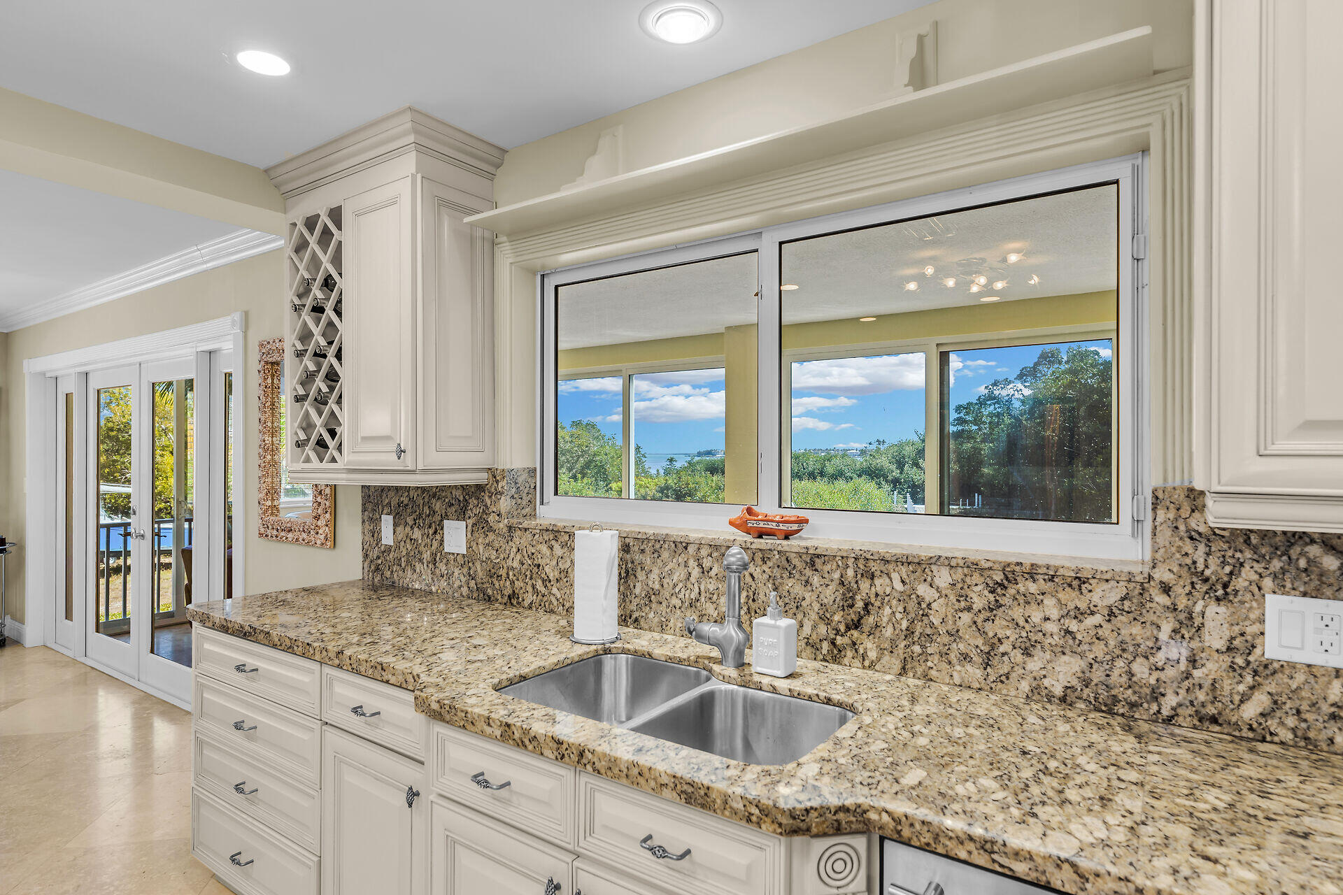 205 Stirrup Key Boulevard Marathon, FL 33050 - Photo 17 of 58 KITCHEN