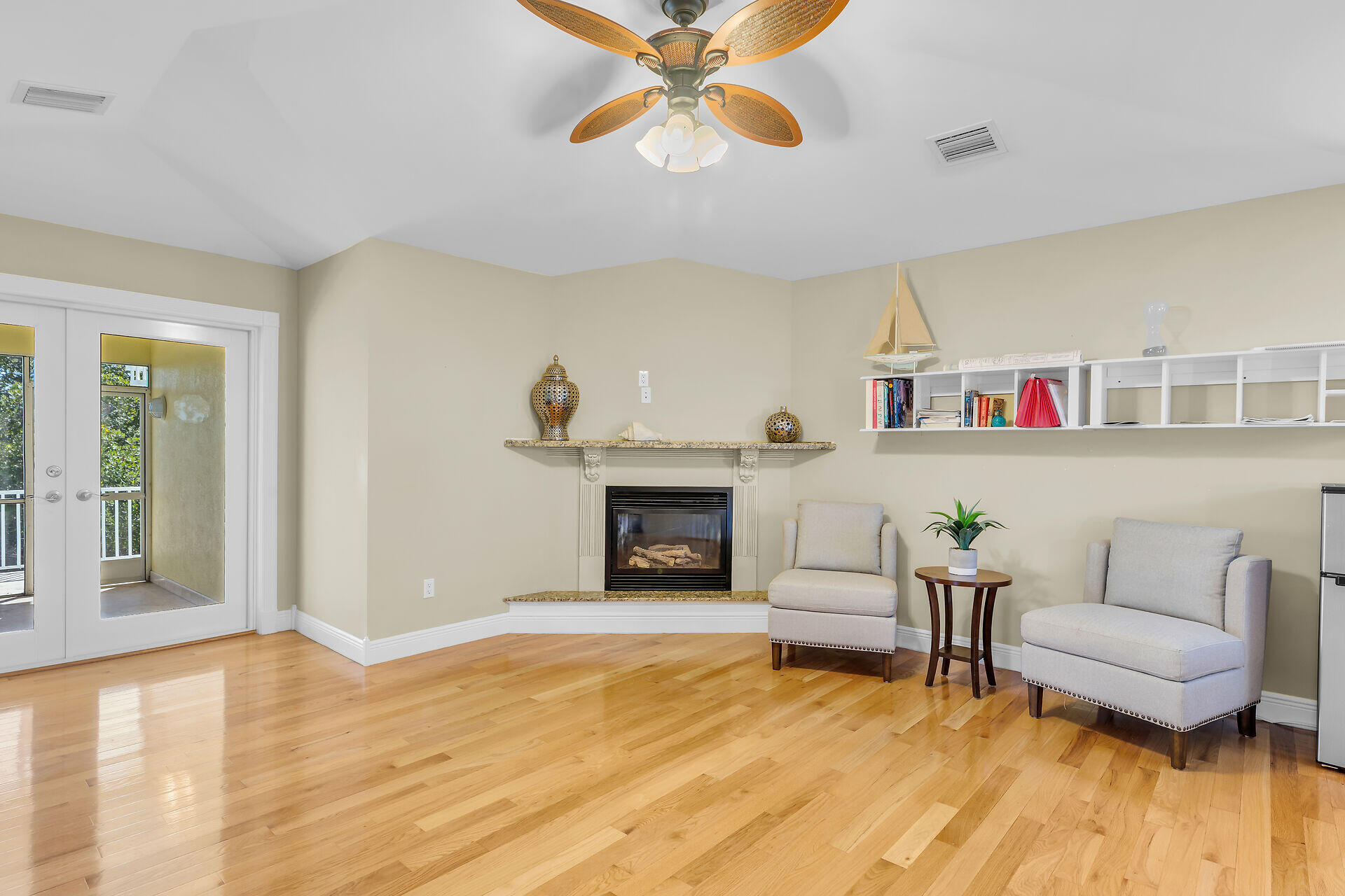 205 Stirrup Key Boulevard Marathon, FL 33050 - Photo 26 of 58 SITTING AREA OR 4TH BEDROOM FEATURES FIR