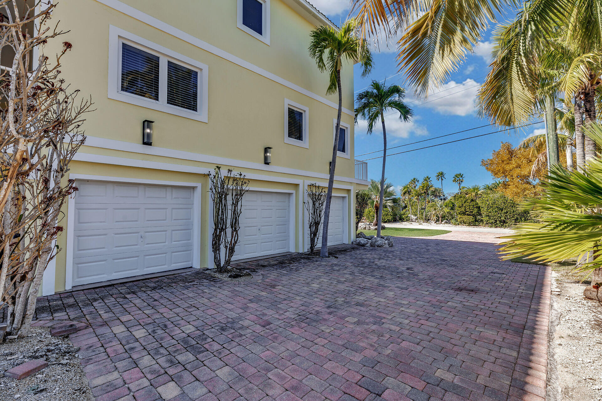 205 Stirrup Key Boulevard Marathon, FL 33050 - Photo 53 of 58 SIDE ENTRY GARAGES