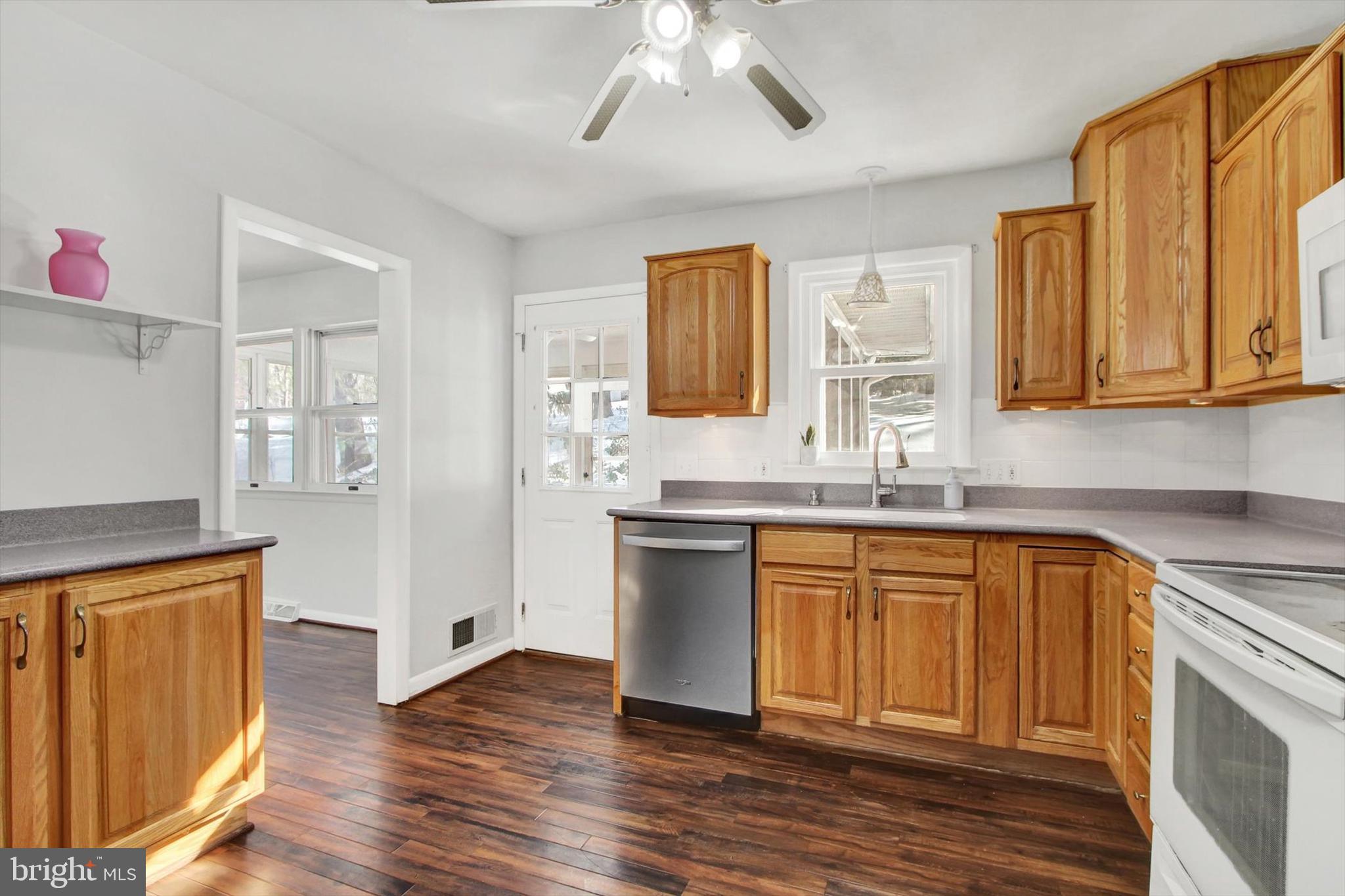 10968 Old Forge Road Waynesboro, PA 17268 - Photo 11 of 26 Kitchen walks out to Florida/Sun room.