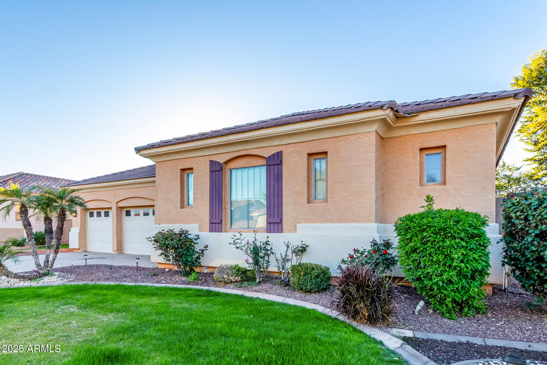 2668 South Stuart Avenue Gilbert, AZ 85295 - Photo 5 of 40 a front view of house with a garden