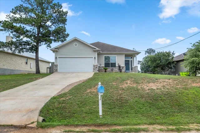 $1,900 | 105 Keo Keo Drive, Bastrop, TX 78602