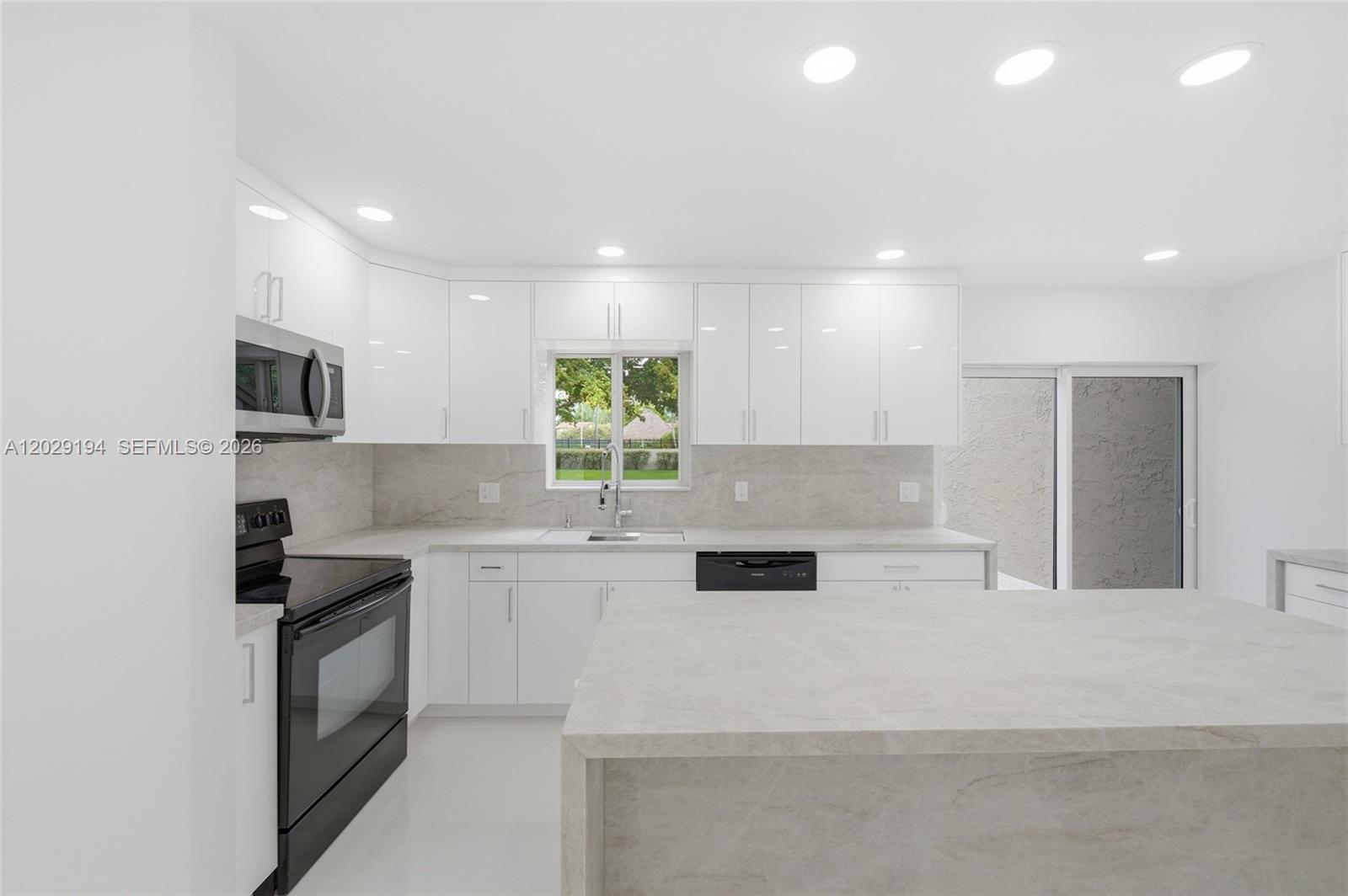 22384 Thousand Pines Lane Boca Raton, FL 33428 - Photo 6 of 70