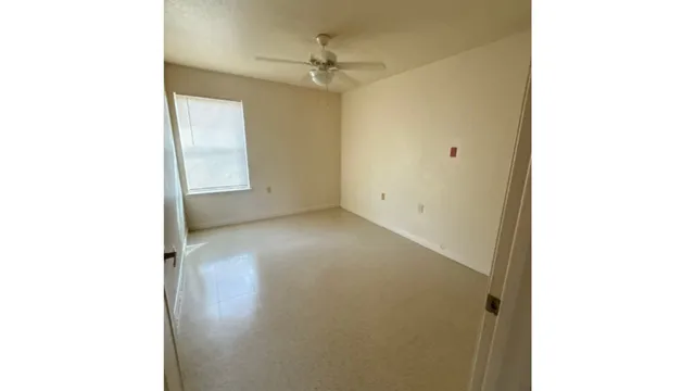 $761 | 400 Austin Road, Eagle Lake, TX 77434