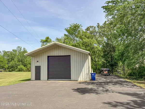 $649,000 | 1311 Harmon Road, Batesville, MS 38606