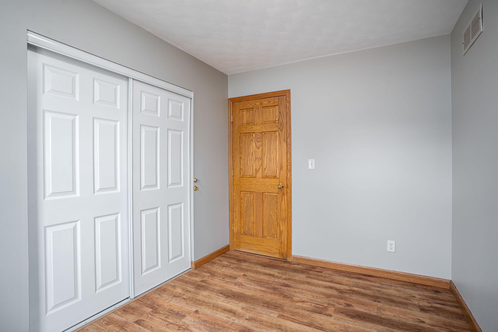 5824 Oakbrook Road Davenport, IA 52806 - Photo 16 of 28 Gallery Image 16