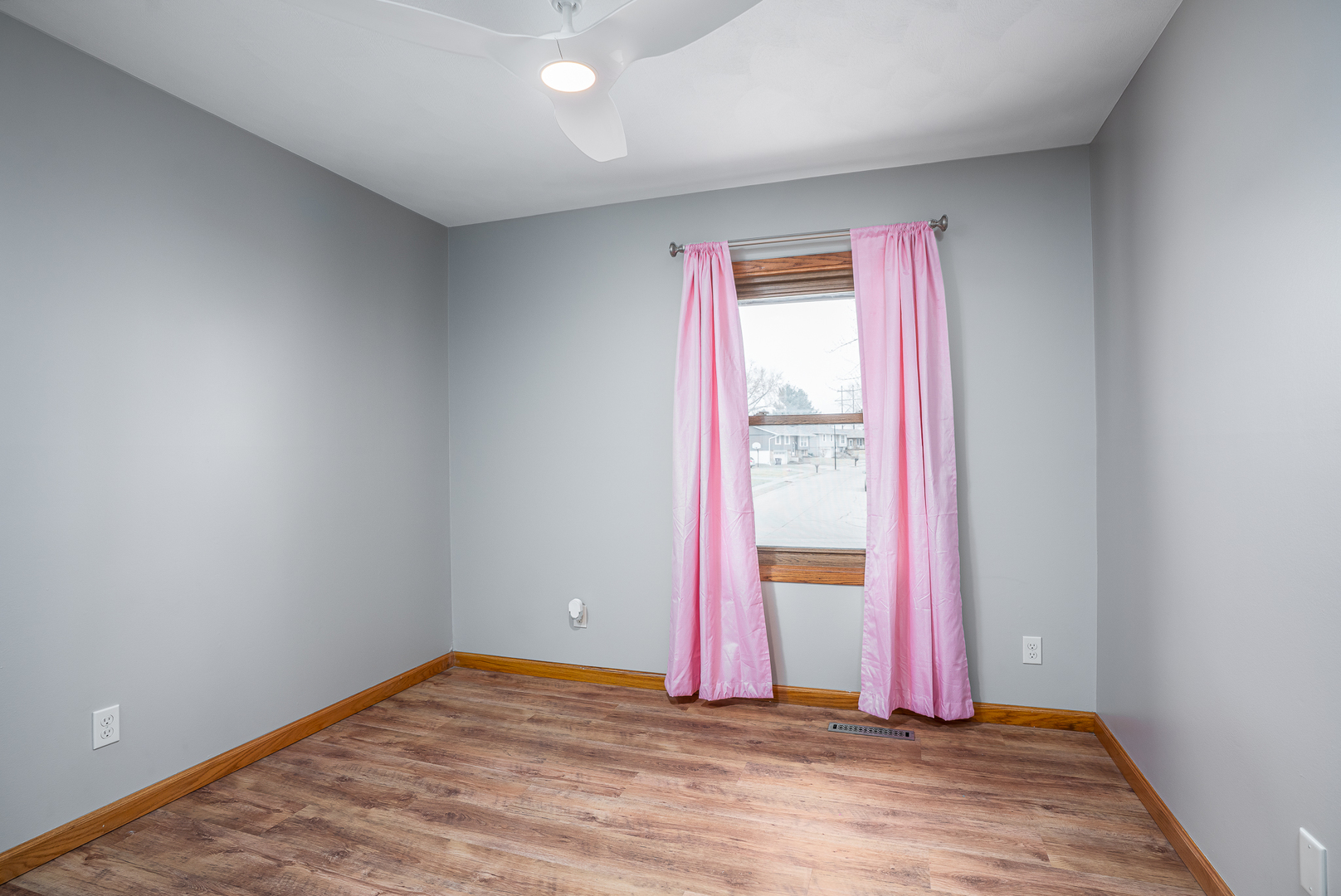 5824 Oakbrook Road Davenport, IA 52806 - Photo 17 of 28 Gallery Image 17