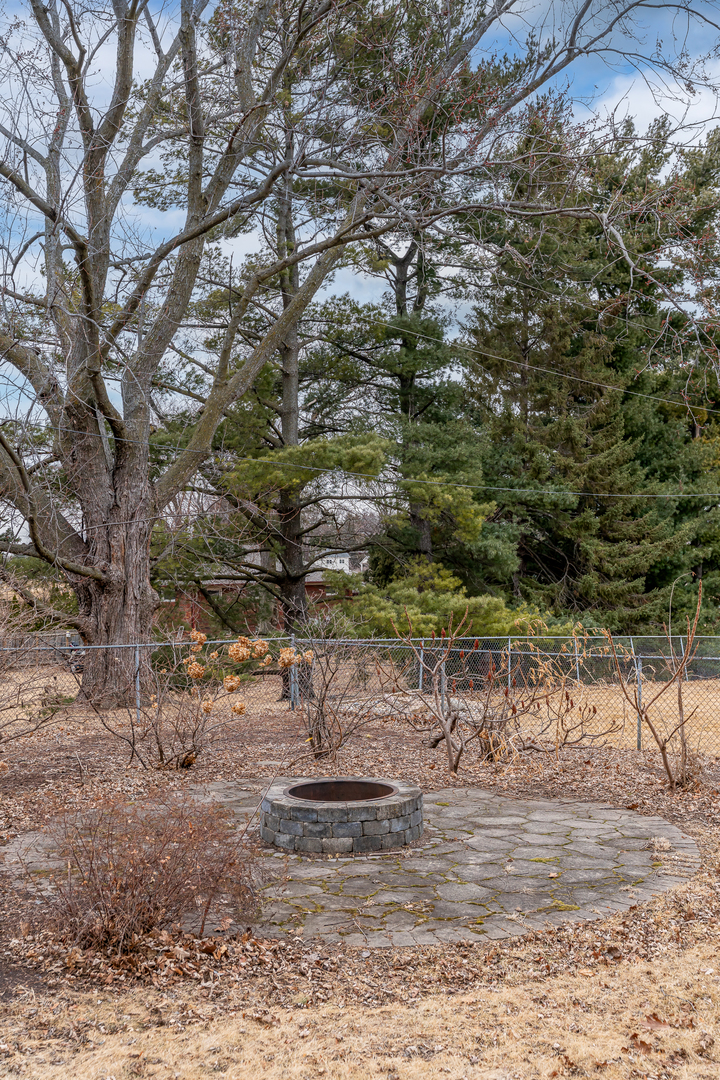 5824 Oakbrook Road Davenport, IA 52806 - Photo 6 of 28 Gallery Image 6