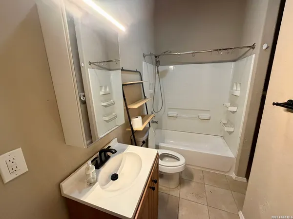 $2,050 | 210 Cadwallader Street, San Antonio, TX 78212