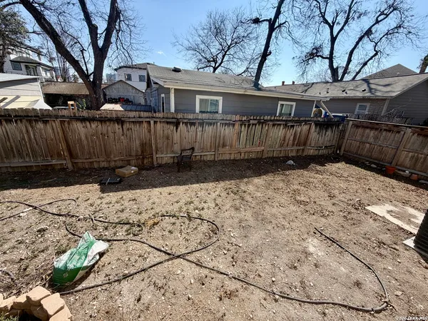 $2,050 | 210 Cadwallader Street, San Antonio, TX 78212