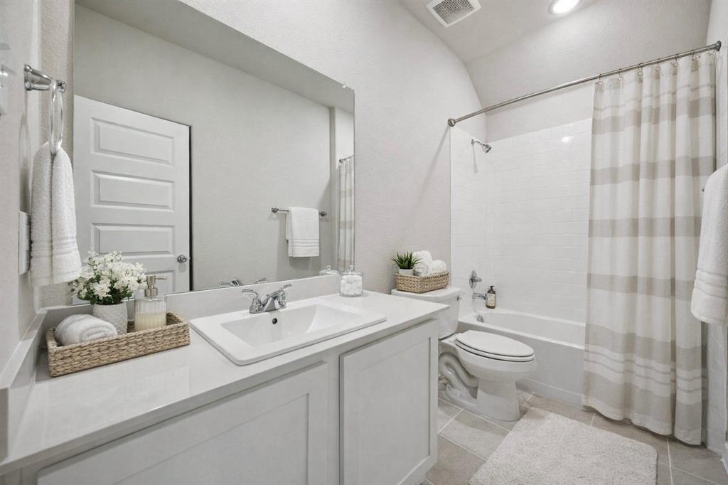 2203 Windsong Path Princeton, TX 75407 - Photo 11 of 12 secondary bathroom with bathtub