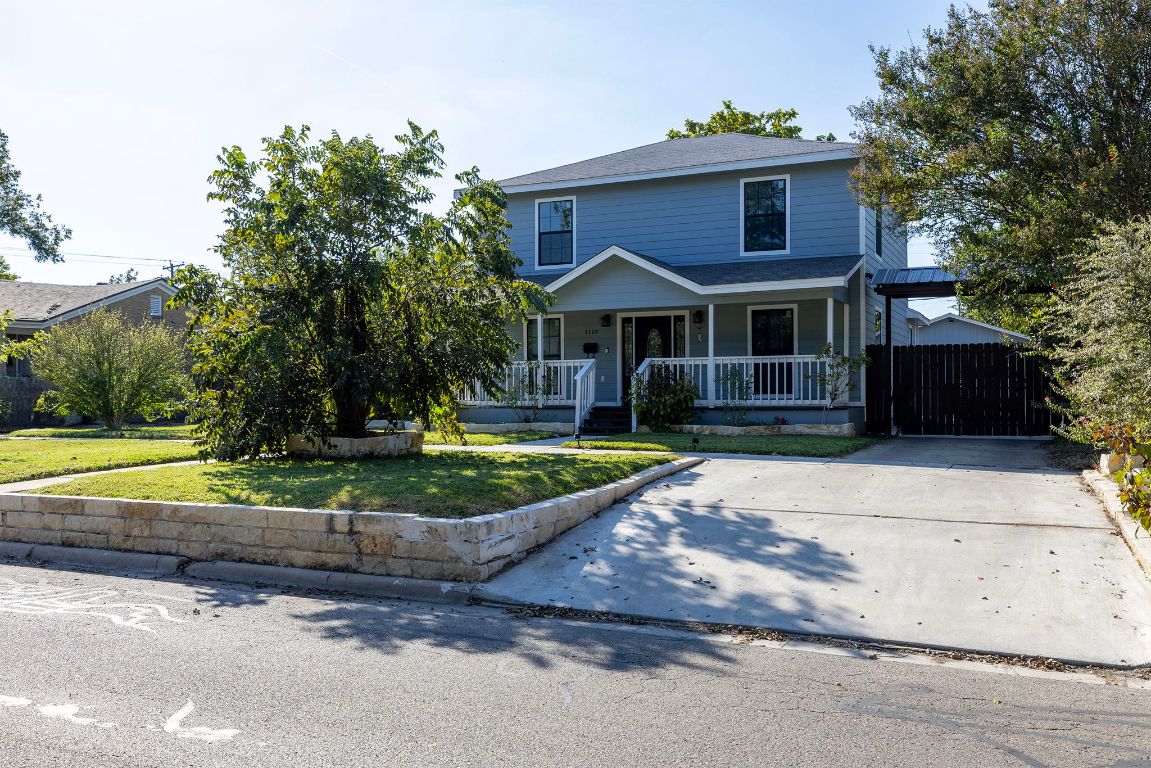 1110 South 9th Street Temple, TX 76504 - Photo 2 of 27 a front view of a house with a yard