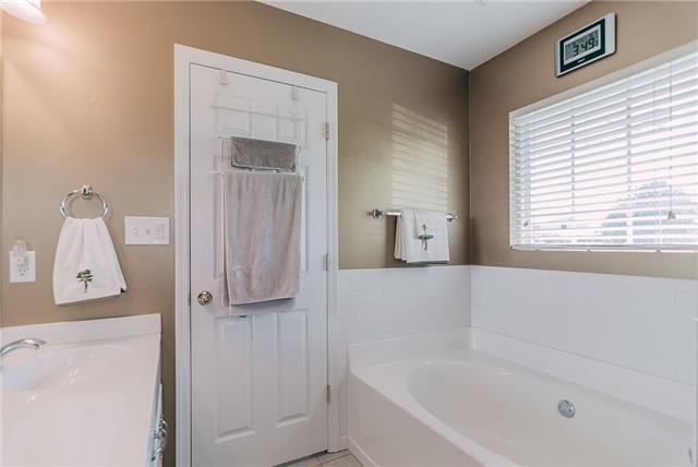 789 Rock Springs Road Castalian Springs, TN 37031 - Photo 9 of 20 View of soaker tub in Master Bathroom