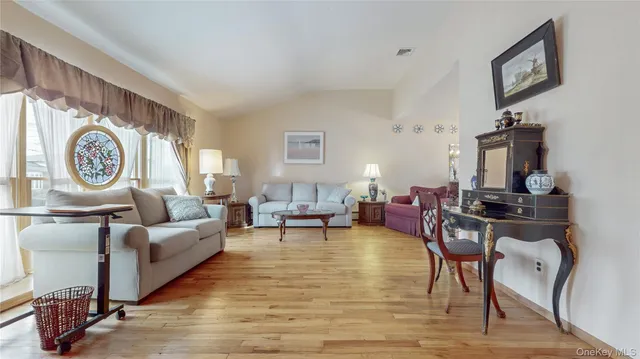 $1,049,000 | 3291 Wolfson Drive, Baldwin, NY 11510