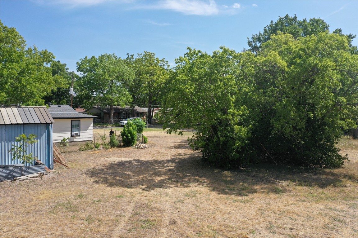 910 East 20th Street Georgetown, TX 78626 - Photo 14 of 19 a view of a out door space area