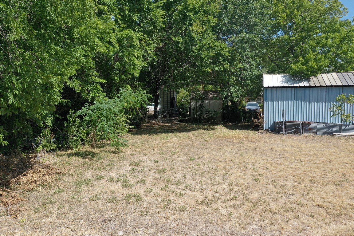 910 East 20th Street Georgetown, TX 78626 - Photo 15 of 19 a view of backyard and tree