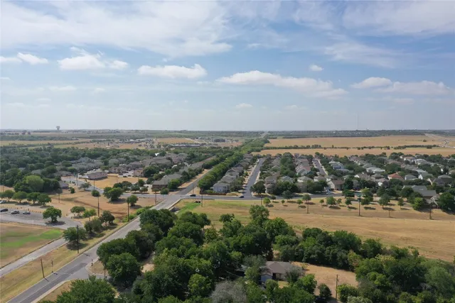 $179,800 | 910 East 20th Street, Georgetown, TX 78626