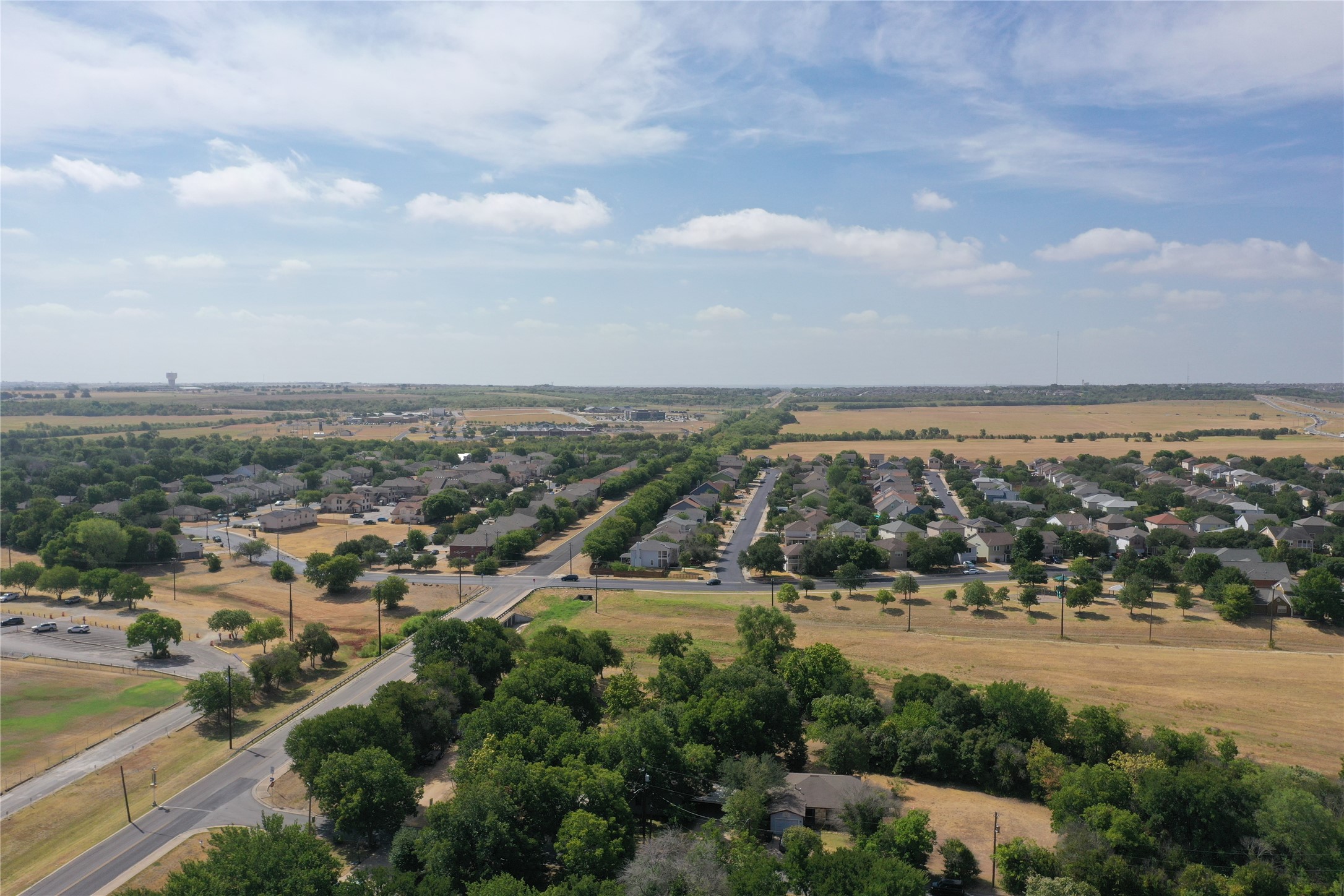 910 East 20th Street Georgetown, TX 78626 - Photo 4 of 19 a view of city and ocean
