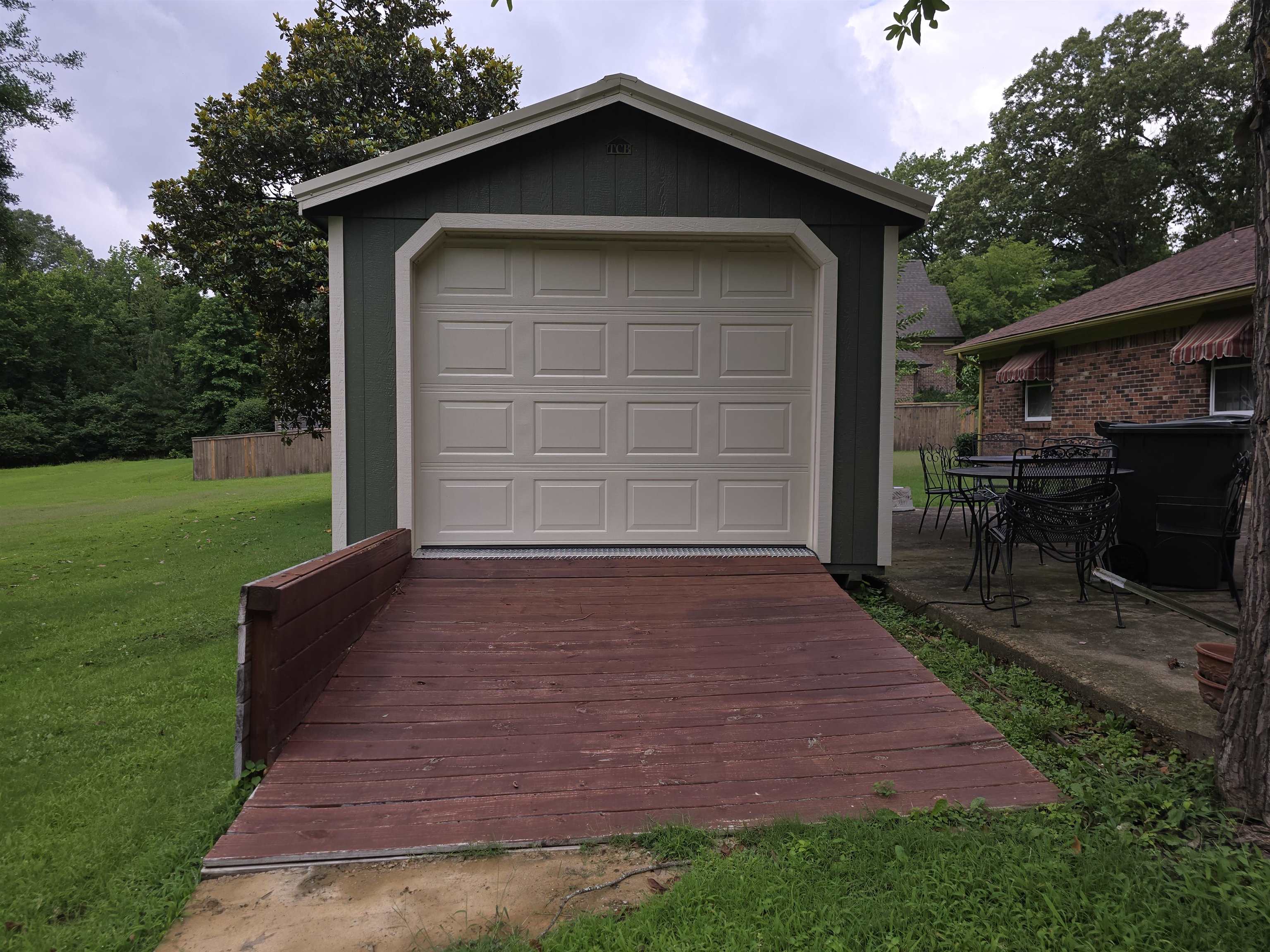 8355 Craven Road Bartlett, TN 38002 - Photo 6 of 28 View of garage