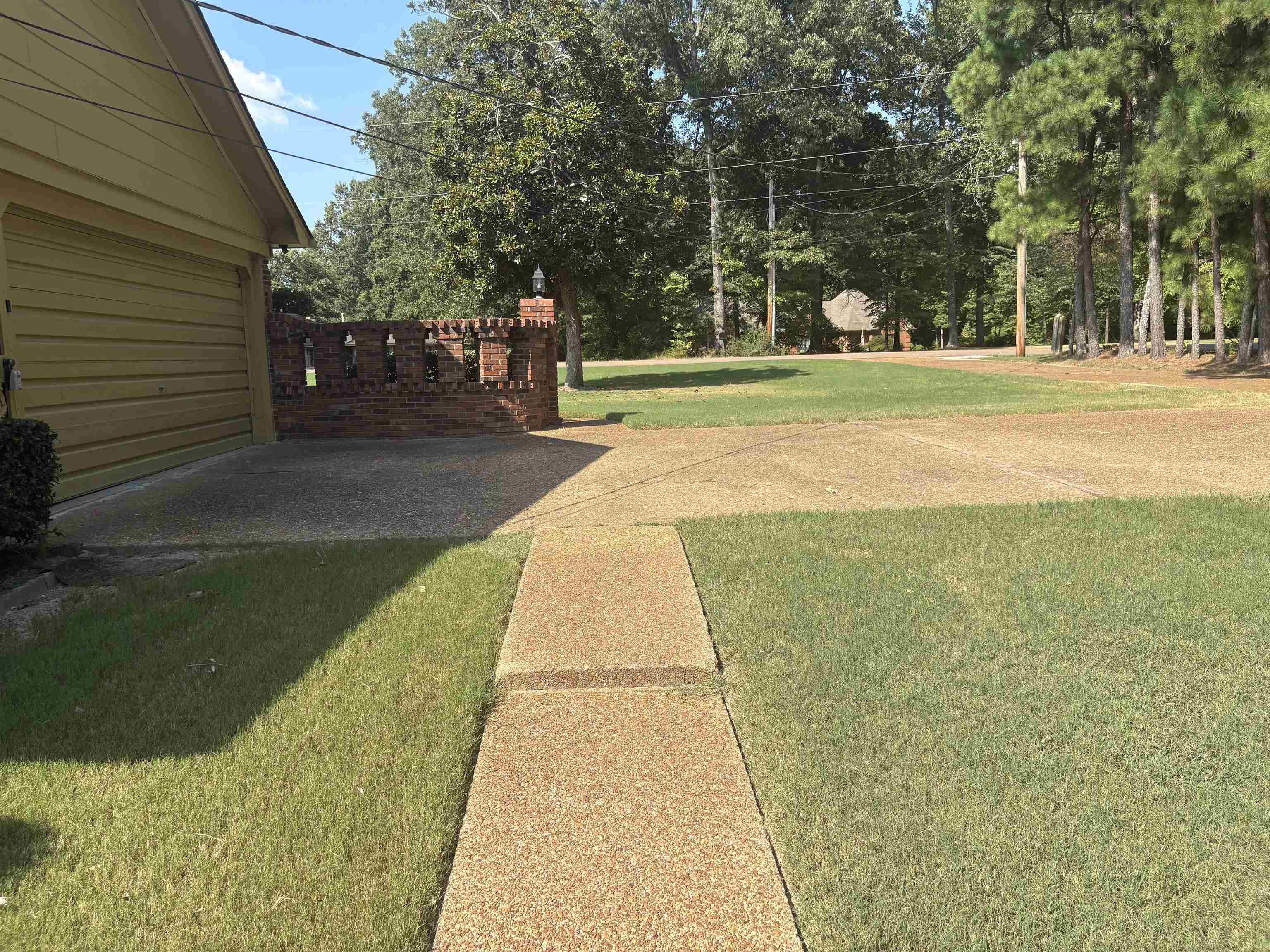8355 Craven Road Bartlett, TN 38002 - Photo 8 of 28 View of green lawn featuring a garage