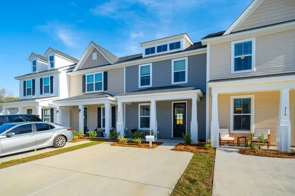 $259,990 | 826 Alma Square Drive, Moncks Corner, SC 29461