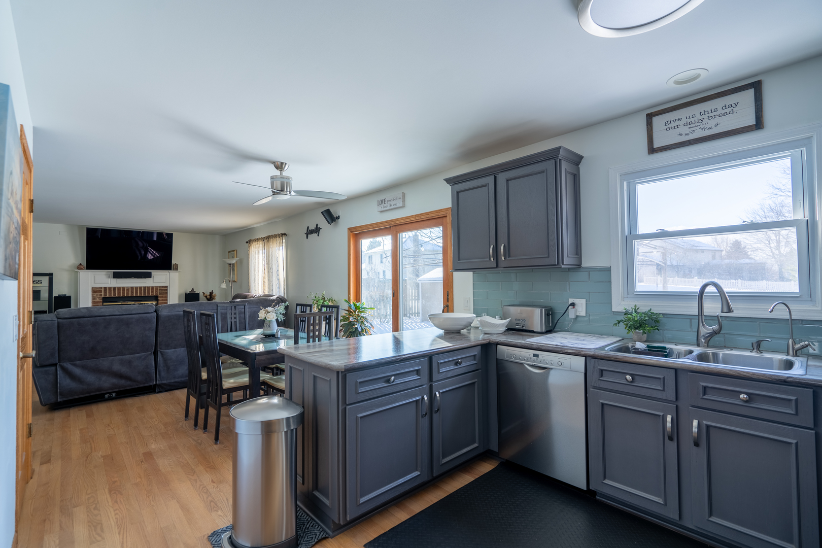 5875 Constitution Avenue Gurnee, IL 60031 - Photo 13 of 34