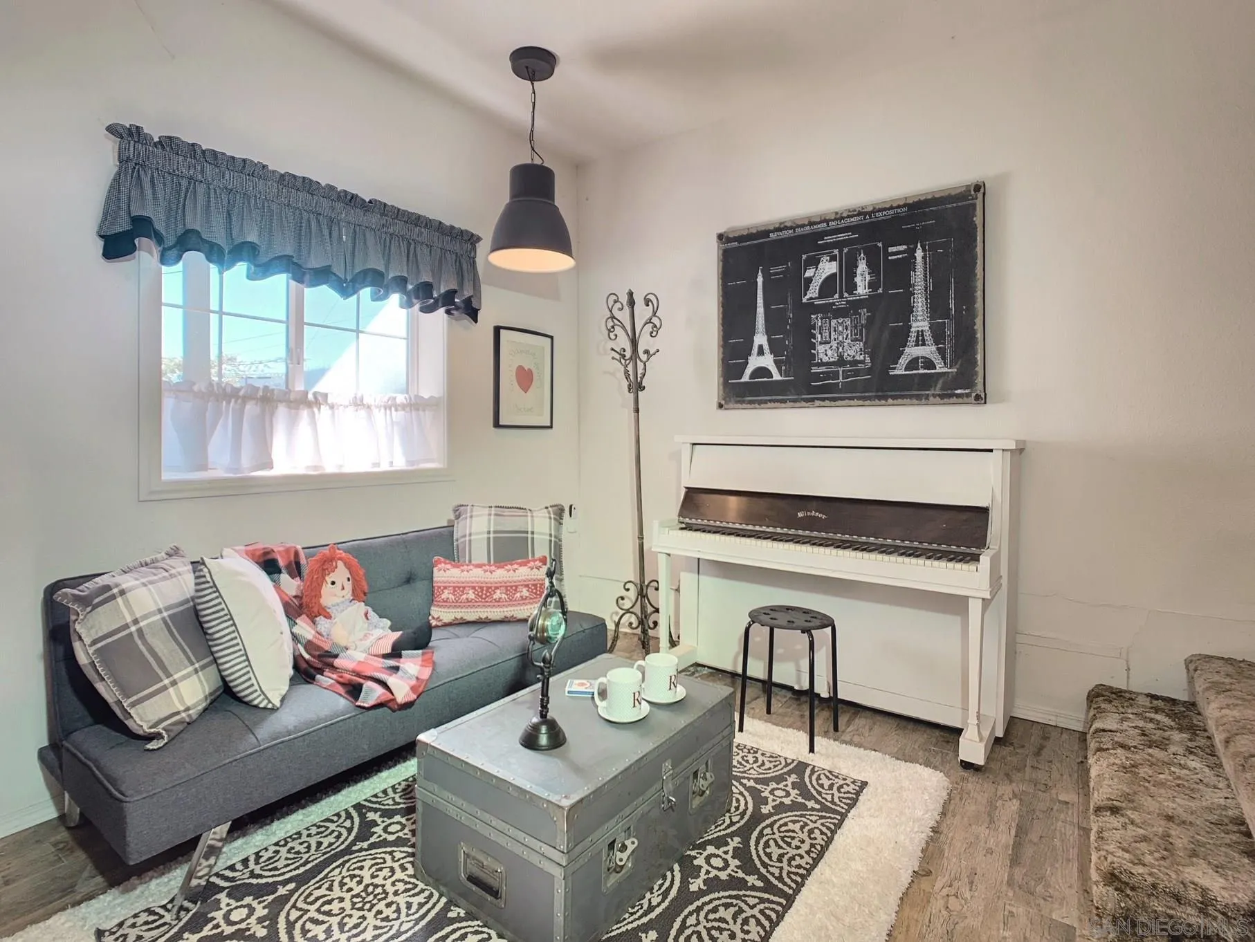 34642 Navajo Road Julian, CA 92036 - Photo 29 of 32 a living room with furniture and a fireplace