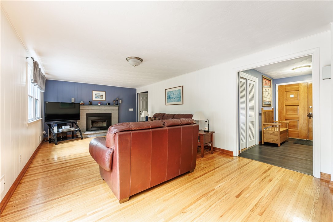 8 Meeting House Road Perinton, NY 14450 - Photo 19 of 40 Den