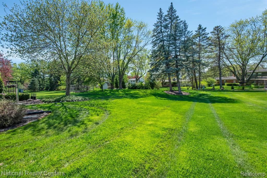 855 Bridgestone Drive Rochester Hills, MI 48309 - Photo 5 of 41