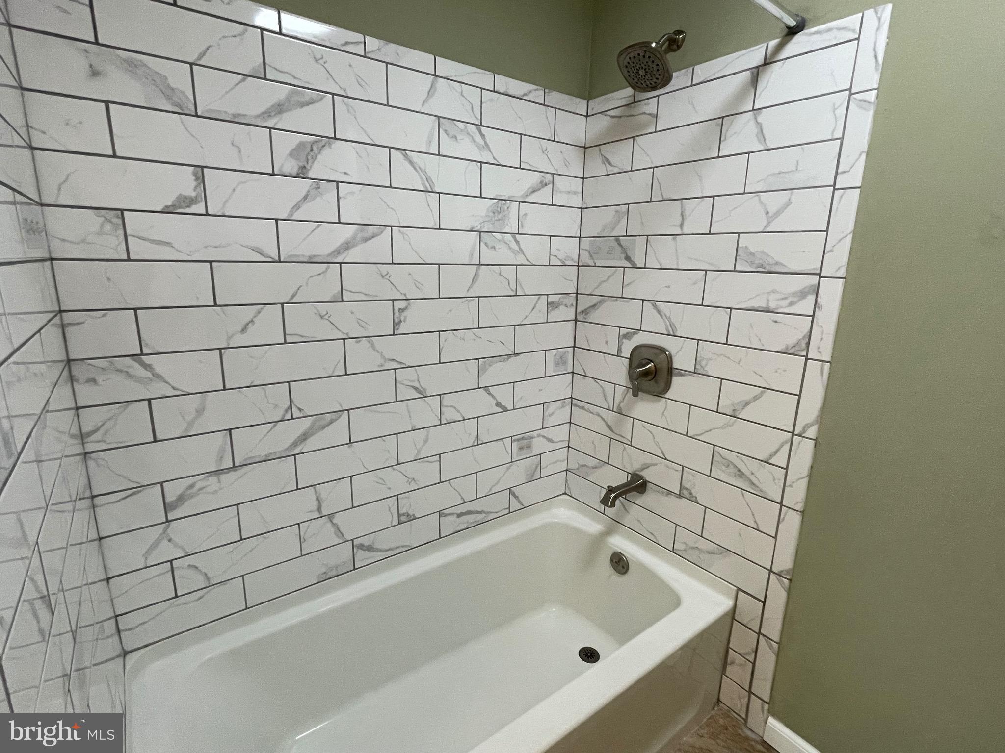 3314 Roxbury Road Hatfield, PA 19440 - Photo 15 of 26 a bathroom with a bathtub