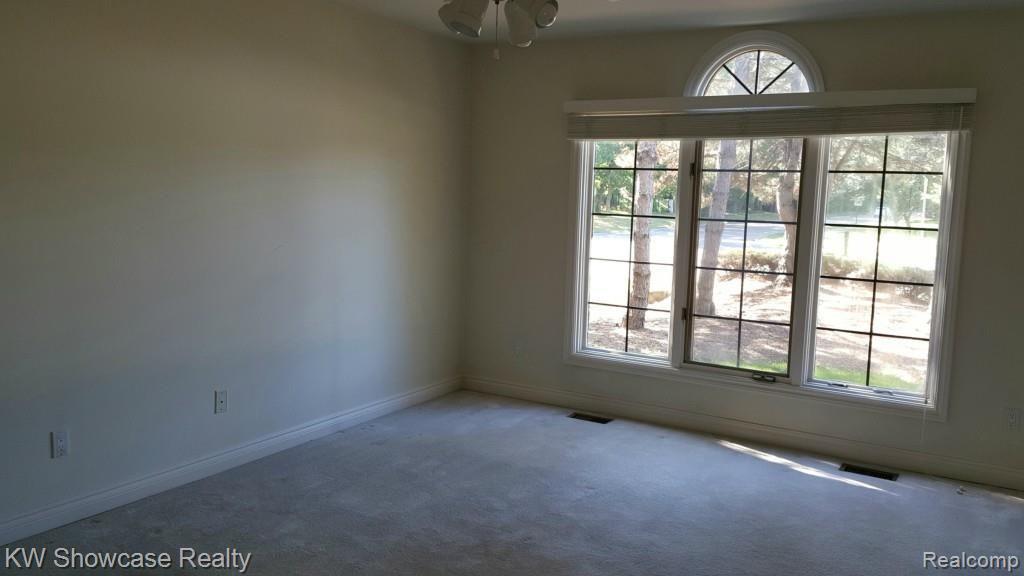 4981 Bloomfield Ridge, Unit 6 Bloomfield Hills, MI 48302 - Photo 11 of 22