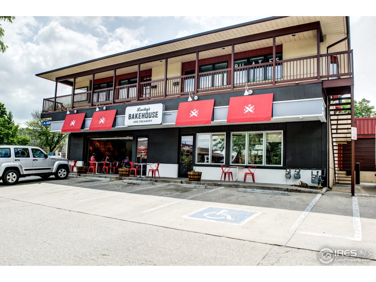 3959 Springleaf Lane Boulder, CO 80304 - Photo 8 of 25 a cafe on the corner of the retail shops
