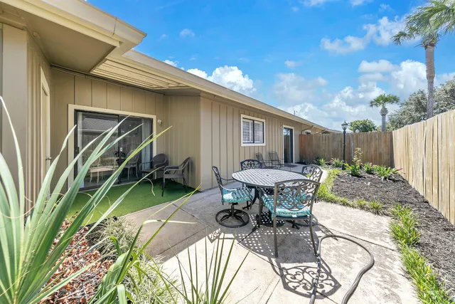 a view of a house with backyard and garden