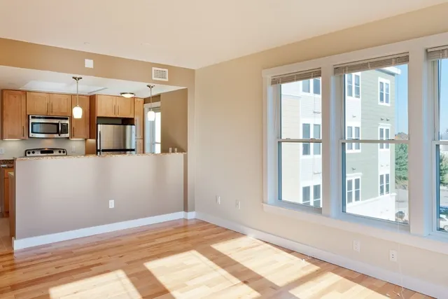 $4,000 | 87 New Street, Unit 201, Cambridge, MA 02138